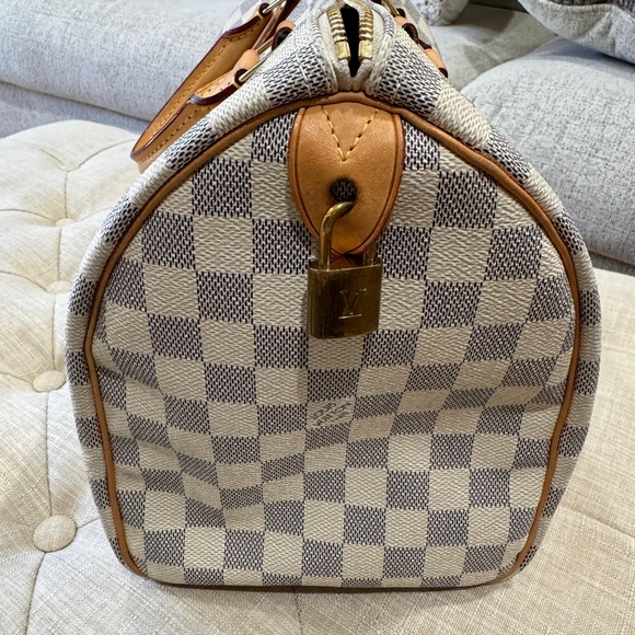 LOUIS VUITTON
Speedy 30 Monogram Canvas Duffel Bag - Picture 4 of 7